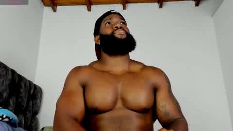 Snapshot of james_bbcmuscle chatting on May 19, 10:38 pm James BBC online show from May 19, 10:38 pm