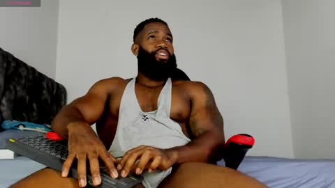 Snapshot of james_bbcmuscle chatting on May 29, 10:30 pm James BBC online show from May 29, 10:30 pm