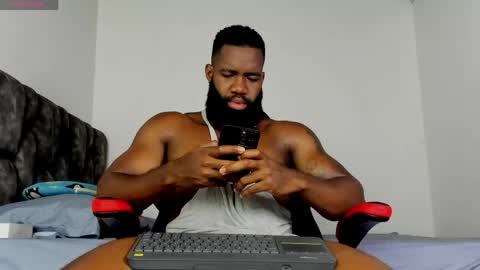 Snapshot of james_bbcmuscle chatting on June 2, 12:12 am James BBC online show from June 2, 12:12 am