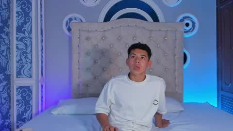 Jamess  online show from April 23, 2:46 am