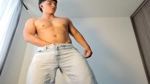 Snapshot of james_silva1 chatting on April 27, 2:15 pm james_silva1 online show from April 27, 2:15 pm