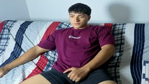 Snapshot of james_silva1 chatting on May 24, 9:09 pm james_silva1 online show from May 24, 9:09 pm