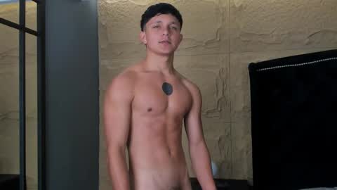 jamesgolden_ online show from December 17, 10:54 am