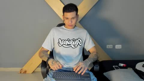 Snapshot of jamesinked_ chatting on December 6, 7:01 pm Jamesinked online show from December 6, 7:01 pm
