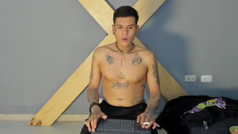 Snapshot of jamesinked_ chatting on December 10, 10:26 pm Jamesinked online show from December 10, 10:26 pm