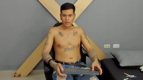 Snapshot of jamesinked_ chatting on December 14, 8:18 pm Jamesinked online show from December 14, 8:18 pm