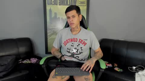 Snapshot of jamesinked_ chatting on December 15, 3:53 pm Jamesinked online show from December 15, 3:53 pm