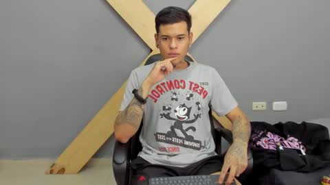 Snapshot of jamesinked_ chatting on December 16, 6:38 pm Jamesinked online show from December 16, 6:38 pm