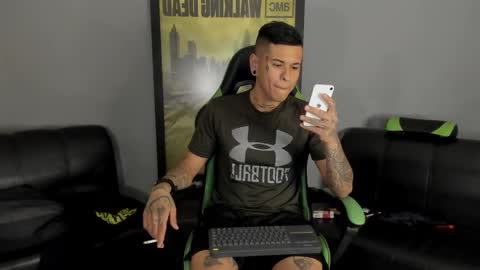 Snapshot of jamesinked_ chatting on December 21, 12:42 am Jamesinked online show from December 21, 12:42 am