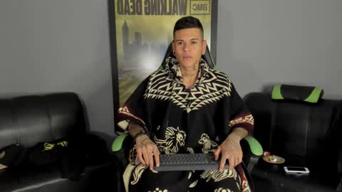 Snapshot of jamesinked_ chatting on December 23, 1:18 am Jamesinked online show from December 23, 1:18 am