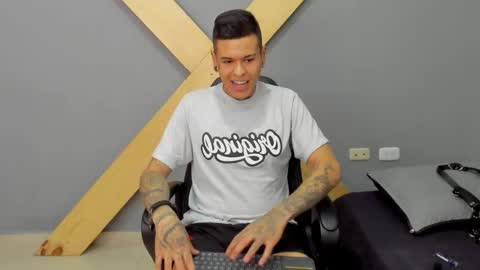 Snapshot of jamesinked_ chatting on December 27, 3:48 pm Jamesinked online show from December 27, 3:48 pm