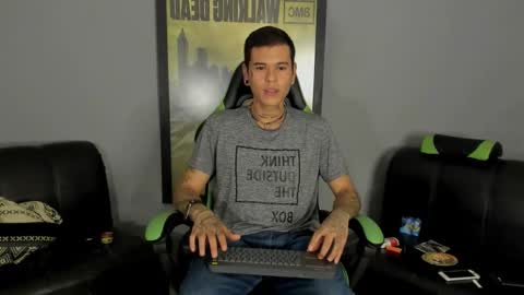 Snapshot of jamesinked_ chatting on February 3, 9:29 pm Jamesinked online show from February 3, 9:29 pm