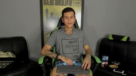 Snapshot of jamesinked_ chatting on February 4, 12:40 am Jamesinked online show from February 4, 12:40 am