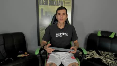 Snapshot of jamesinked_ chatting on February 5, 6:48 pm Jamesinked online show from February 5, 6:48 pm