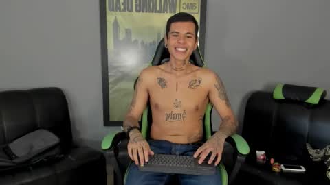 Snapshot of jamesinked_ chatting on February 7, 8:20 pm Jamesinked online show from February 7, 8:20 pm