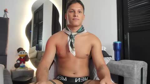 Snapshot of jamesowenn chatting on July 23, 6:44 am James Owenn online show from July 23, 6:44 am