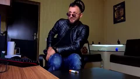 Robbie online show from October 14, 8:15 am