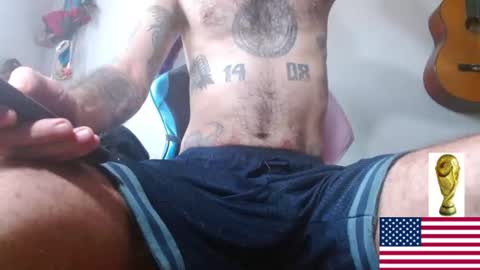 Snapshot of jammes_owen chatting on June 19, 6:01 pm Jammes. online show from June 19, 6:01 pm