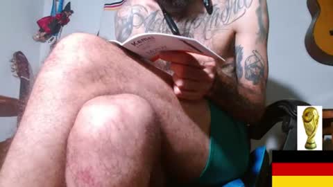 Snapshot of jammes_owen chatting on June 21, 6:05 am Jammes. online show from June 21, 6:05 am