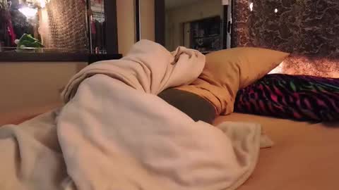 Snapshot of jamwarnerone chatting on November 18, 1:04 pm Bootyshows online show from November 18, 1:04 pm