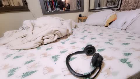 Snapshot of jamwarnerone chatting on December 18, 11:49 am Bootyshows online show from December 18, 11:49 am