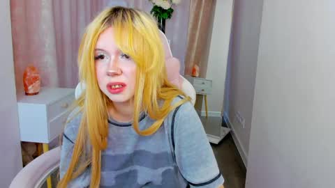 Snapshot of jane_halll chatting on May 6, 1:14 am Jane online show from May 6, 1:14 am