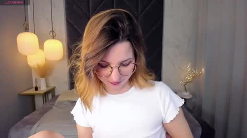 Snapshot of jane_pearl chatting on March 5, 9:27 am Jane online show from March 5, 9:27 am