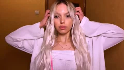 Kary online show from March 8, 7:17 pm