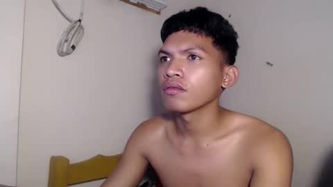 janlloyd04 online show from October 26, 7:03 am