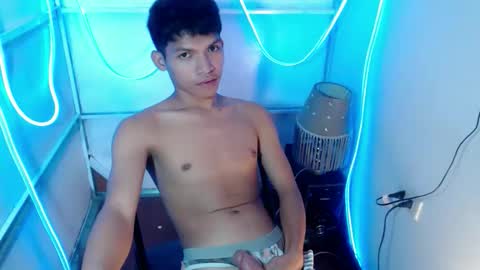 janlloyd04 online show from March 10, 2:22 pm