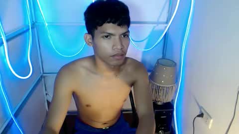 janlloyd04 online show from March 12, 8:53 am