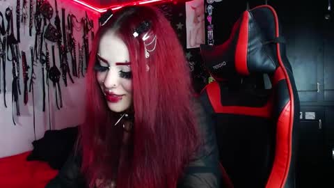 Snapshot of janna_ink chatting on December 27, 4:58 am online show from December 27, 4:58 am