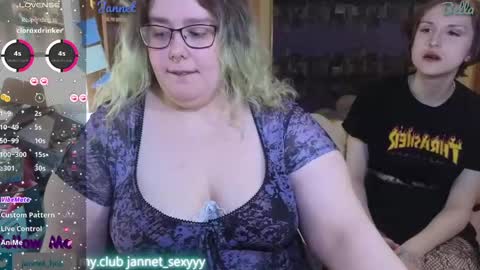 Snapshot of jannet_star chatting on May 9, 2:33 pm Jannet online show from May 9, 2:33 pm