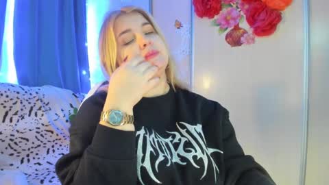 Snapshot of jansylines chatting on February 10, 7:26 am JansyLines online show from February 10, 7:26 am