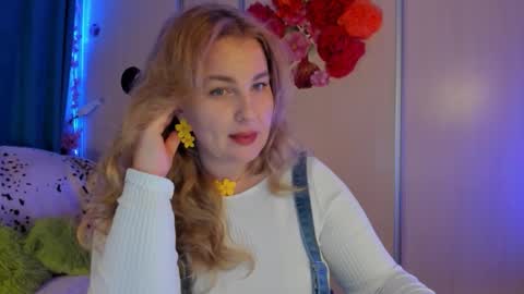 Snapshot of jansylines chatting on September 13, 7:35 pm JansyLines online show from September 13, 7:35 pm