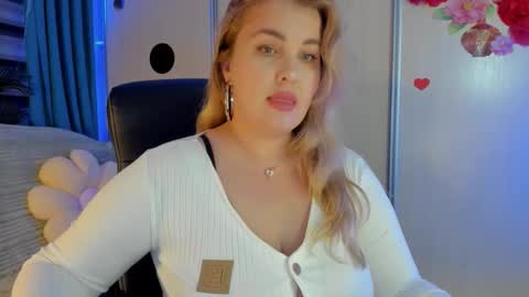 Snapshot of jansylines chatting on December 5, 4:36 pm JansyLines online show from December 5, 4:36 pm