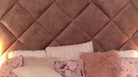 jaquelinemerlot online show from December 4, 8:01 am