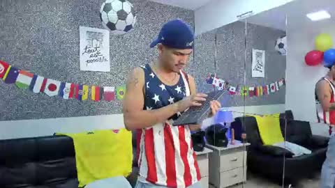 Snapshot of jared_cole chatting on July 4, 11:38 am Jared online show from July 4, 11:38 am