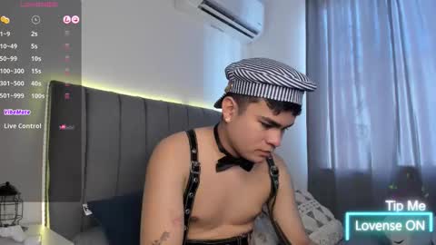 Snapshot of jarethh_ chatting on October 31, 3:02 pm JARETHH online show from October 31, 3:02 pm