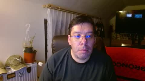 Snapshot of jasmarks2000 chatting on February 20, 10:43 pm JasMarks online show from February 20, 10:43 pm
