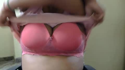 Snapshot of jasmeen_love143 chatting on May 27, 8:28 pm jasmeen online show from May 27, 8:28 pm