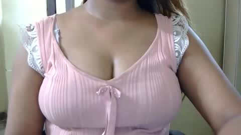 Snapshot of jasmeen_love143 chatting on June 6, 8:35 pm jasmeen online show from June 6, 8:35 pm