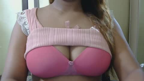 Snapshot of jasmeen_love143 chatting on June 16, 2:36 am jasmeen online show from June 16, 2:36 am