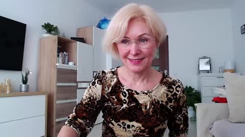 Snapshot of jasmin18v chatting on February 2, 12:37 pm Jasmin room for people 40 online show from February 2, 12:37 pm