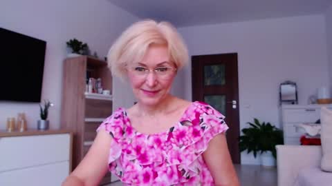 Snapshot of jasmin18v chatting on February 6, 7:23 am Jasmin room for people 40 online show from February 6, 7:23 am