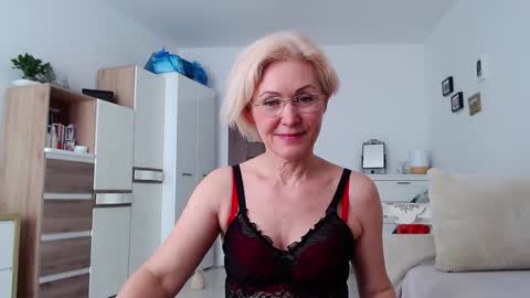 Snapshot of jasmin18v chatting on February 15, 12:58 pm Jasmin room for people 40 online show from February 15, 12:58 pm