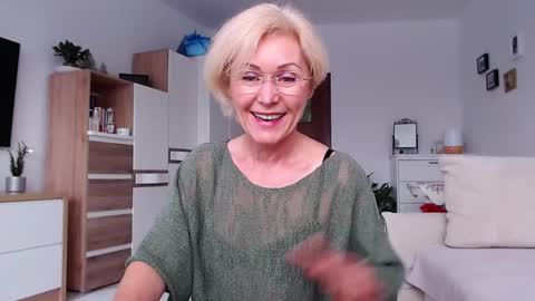 Snapshot of jasmin18v chatting on February 17, 1:40 pm Jasmin room for people 40 online show from February 17, 1:40 pm