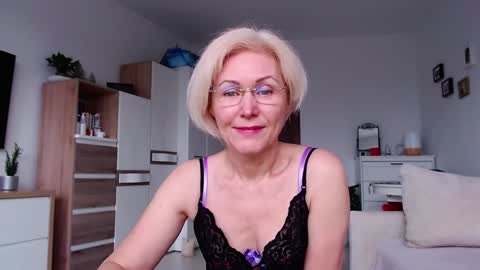 Snapshot of jasmin18v chatting on February 23, 7:28 am Jasmin room for people 40 online show from February 23, 7:28 am