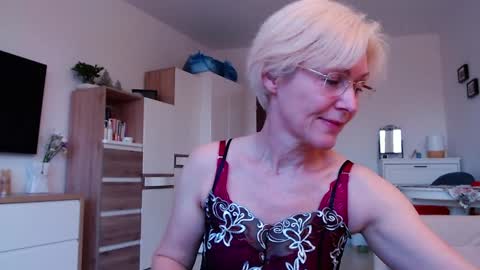 Snapshot of jasmin18v chatting on March 15, 5:24 am Jasmin room for people 40 online show from March 15, 5:24 am