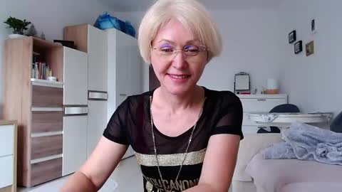Snapshot of jasmin18v chatting on March 31, 12:38 pm Jasmin room for people 40 online show from March 31, 12:38 pm